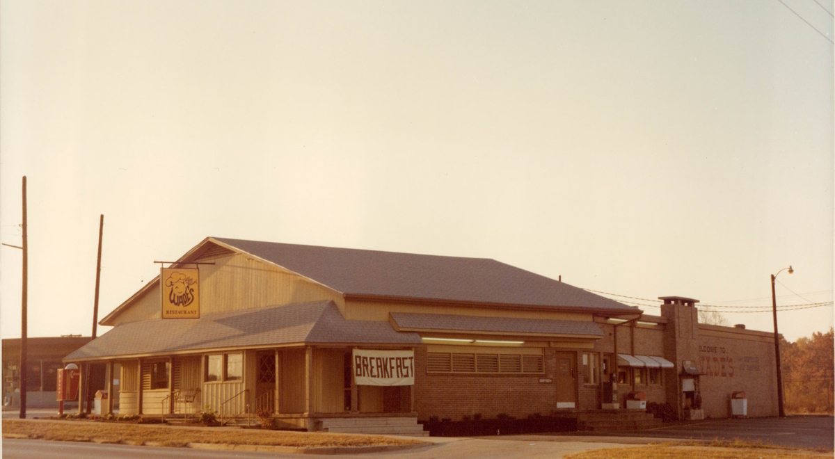 By the early 1980’s Wade’s was becoming known as the place to bring the whole family for a great meal at a reasonable price. In the 80's we also served breakfast!

